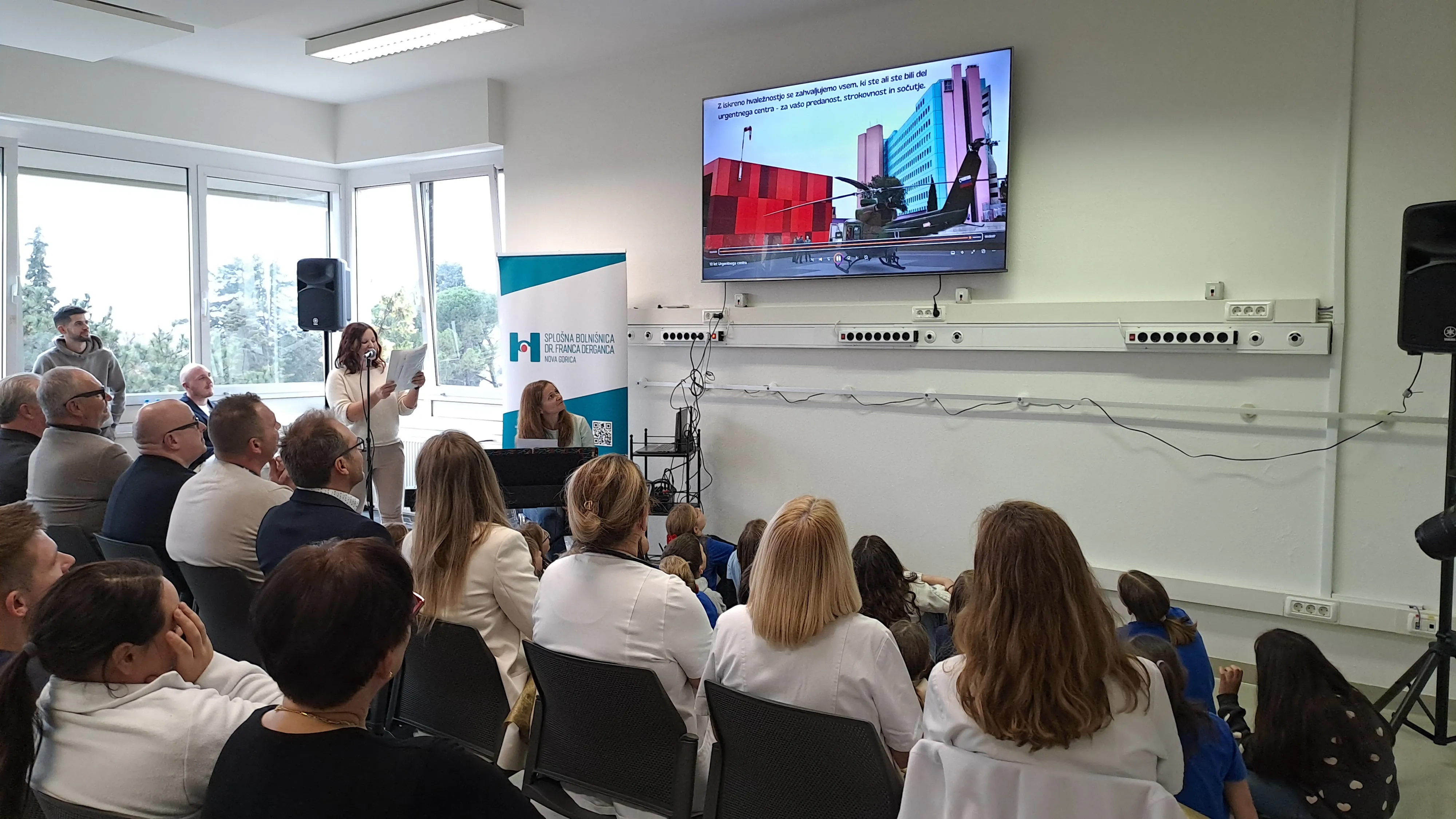 Praznovanje 10. obletnice Urgentnega centra v &scaron;empetrski bolni&scaron;nici.
