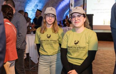 Dobrodelna dražba vin in penin za nakup dializnega aparata.