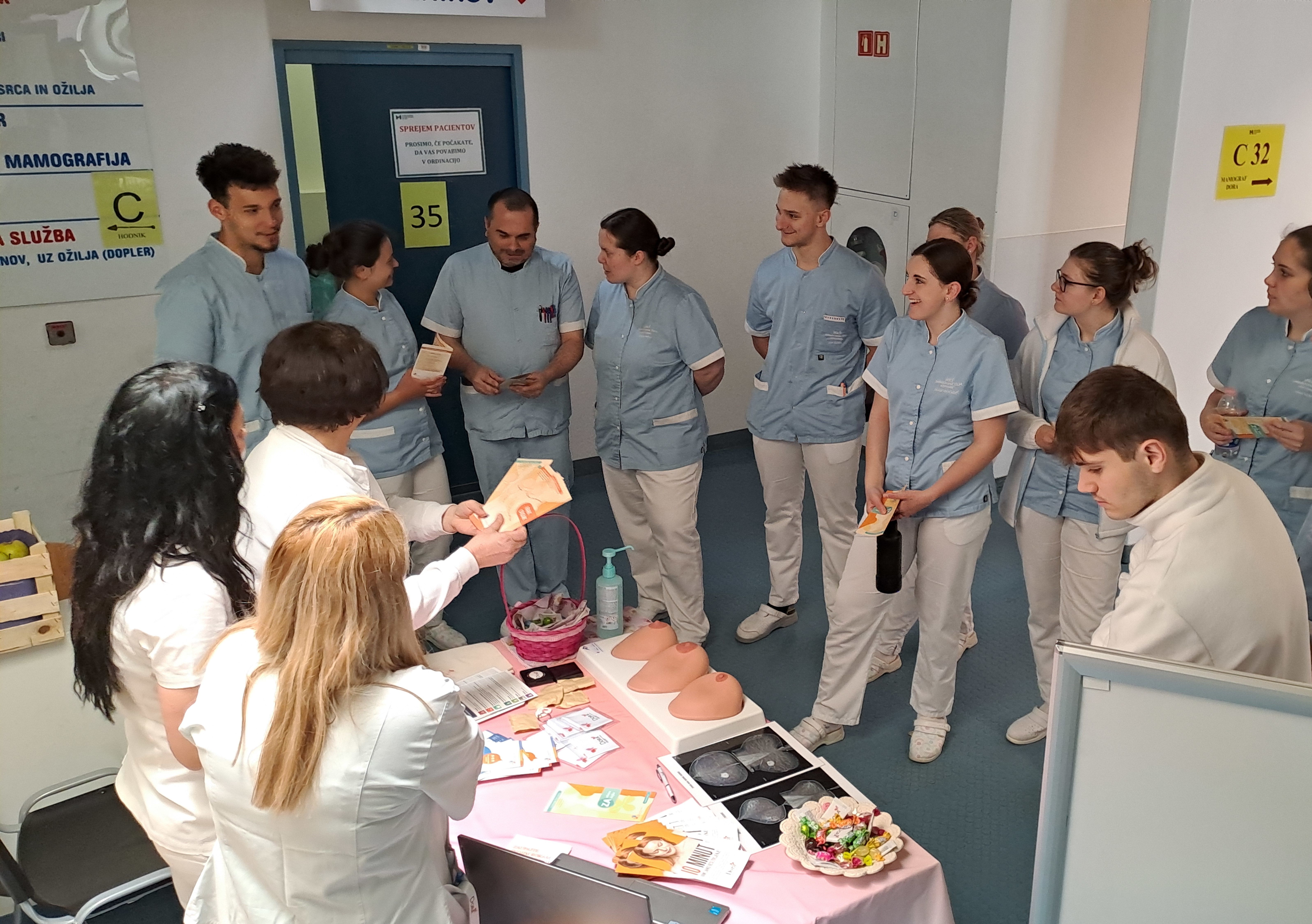 Stojnice ob tednu zdravja 2026 v šempetrski bolnišnici.