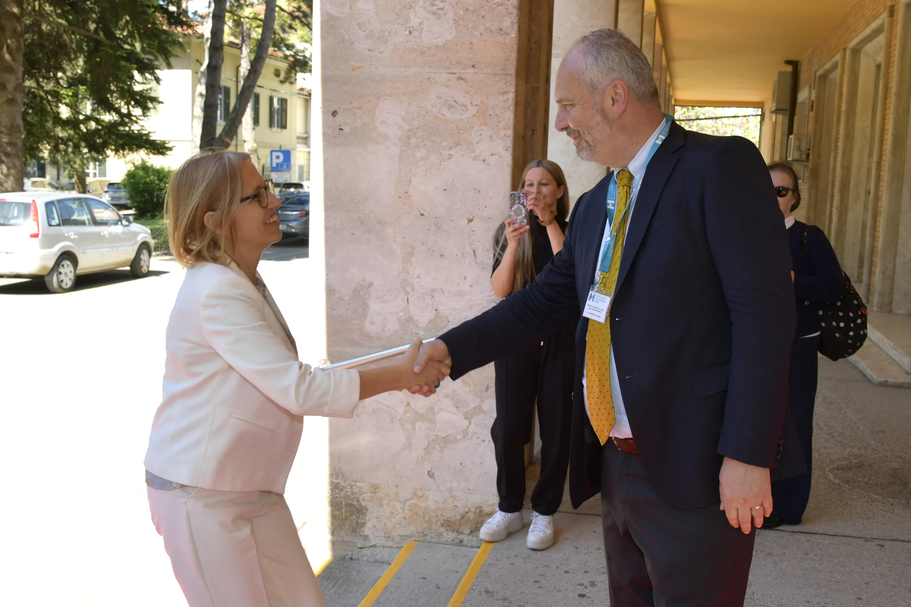 Ministrica za zdravje dr. Valentina Prevolnik Rupel in v.d. direktorja SB Nova Gorica DImitrij Klančič (Foto atelje Pav&scaron;ič Zavadlav).