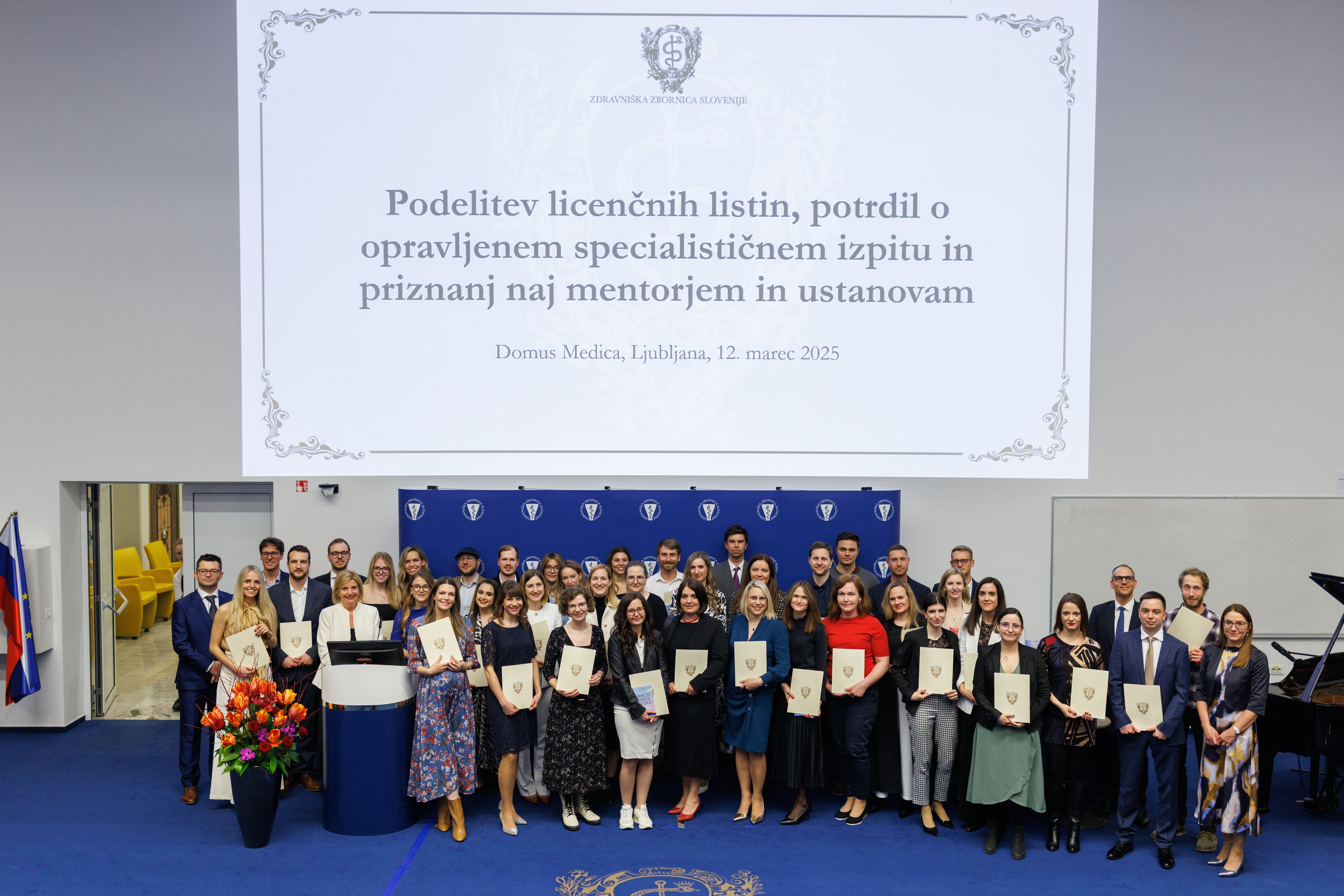 Licenčne in specialistične listine je prejelo 34 zdravnic in zdravnikov ter 11 doktorjev in doktoric dentalne medicine.