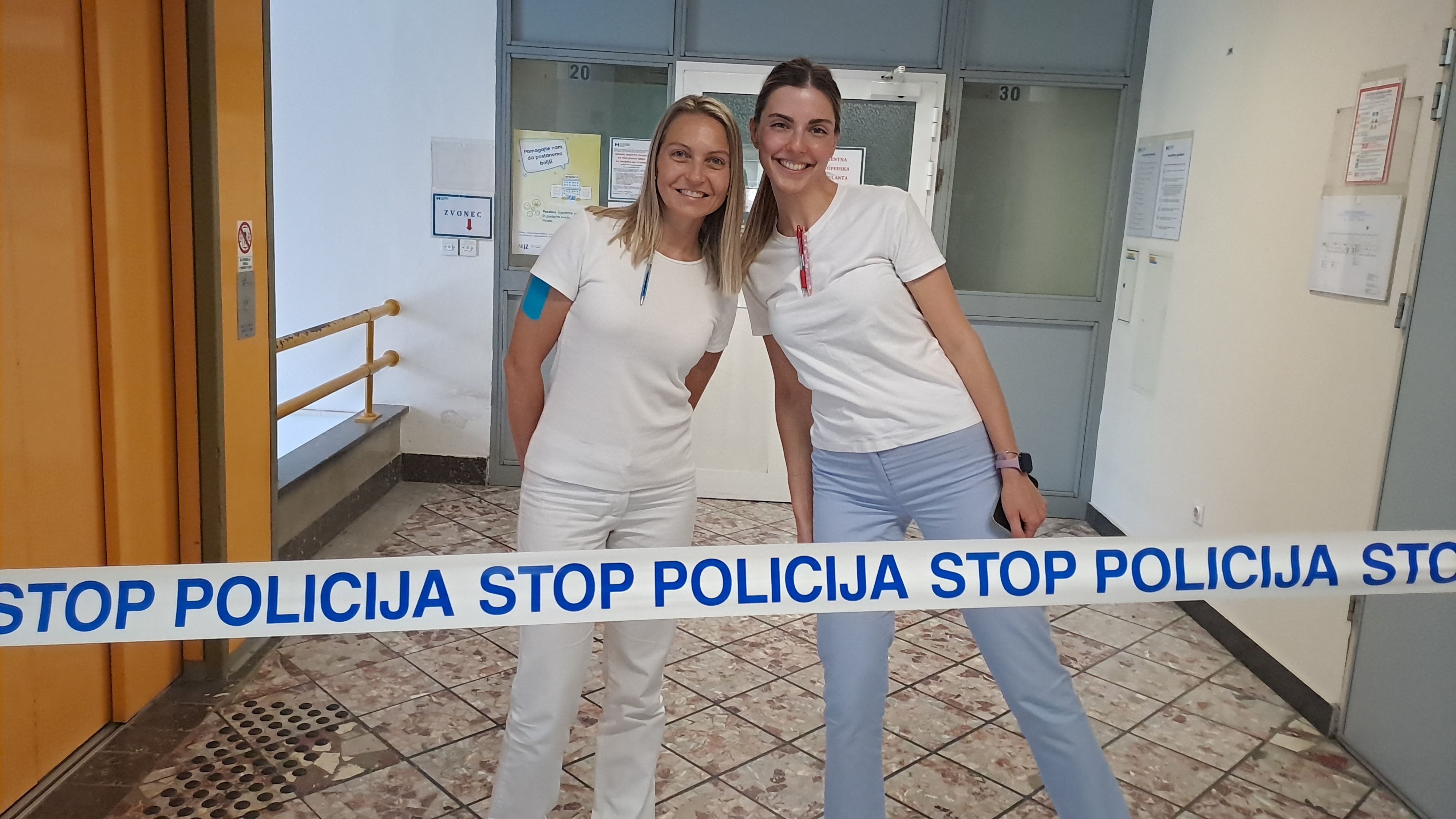 Skupna vaja SB Nova Gorica in PU Nova Gorica za ravnanje v primeru pojava življenja ogrožajočih dogodkov v zdravstveni ustanovi.