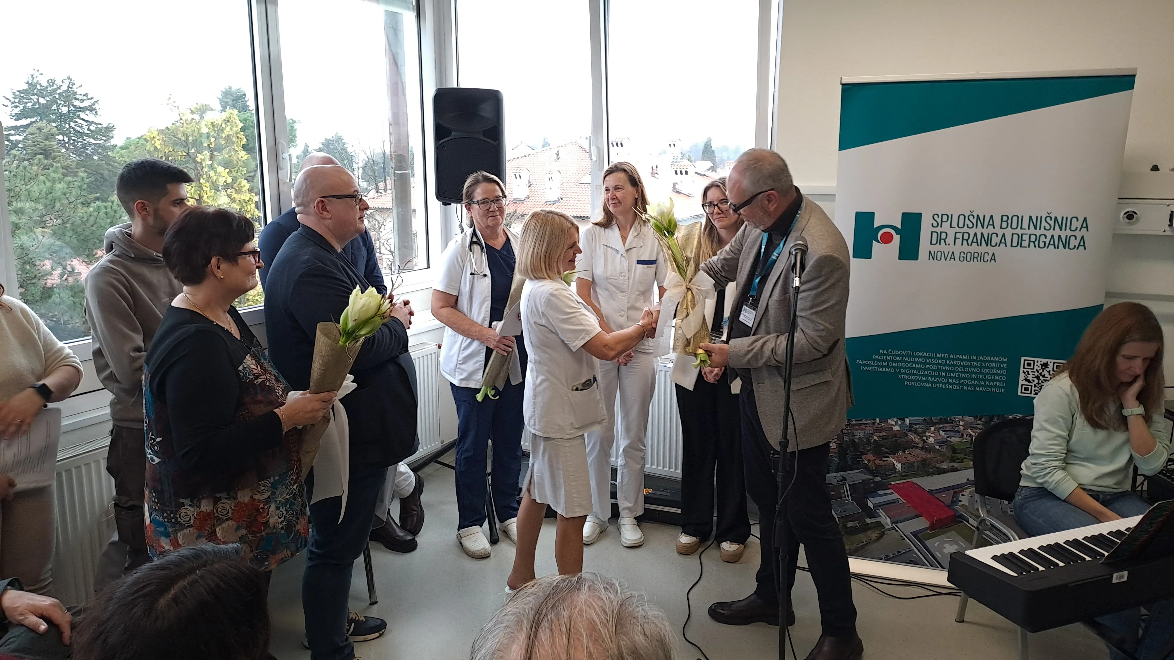 Praznovanje 10. obletnice Urgentnega centra v &scaron;empetrski bolni&scaron;nici.