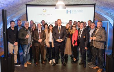 Dobrodelna dražba vin in penin za nakup dializnega aparata.