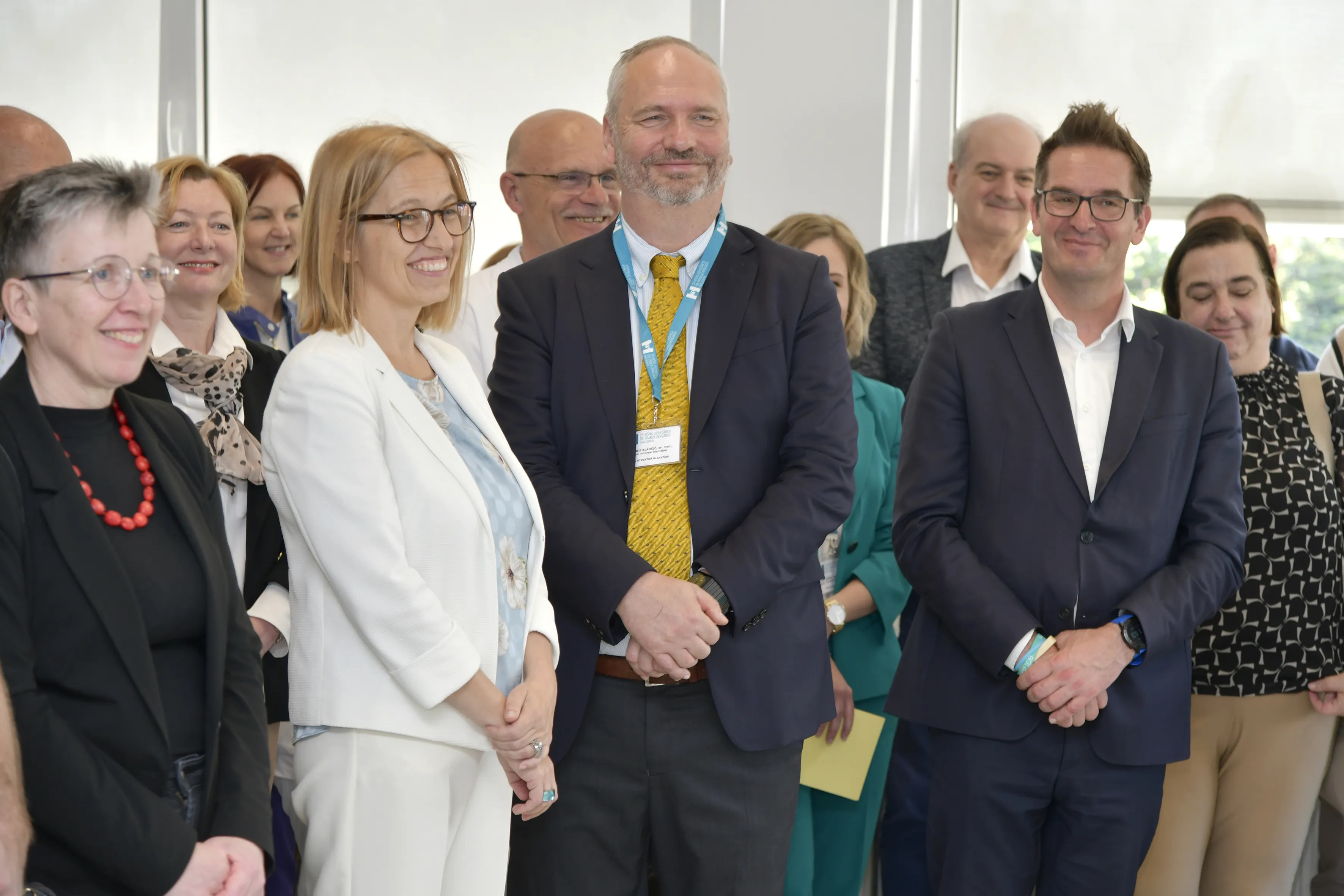 Otvoritvena slovesnost odprtja dialize in lekarni&scaron;kega robota.