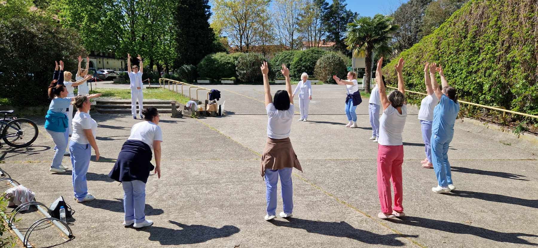 Telovadba v tednu zdravja v šempetrski bolnišnici.