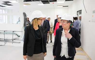 Obisk slovenskega premierja dr. Roberta Goloba v šempetrski bolnišnici.