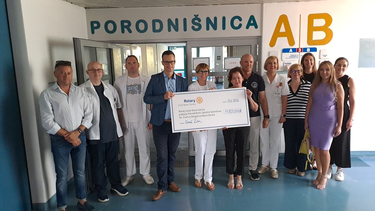 Predaja donacije Rotary kluba Nova Gorica šempetrski porodnišnici.