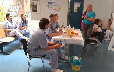 Stojnice in delavnice ob mednarodnem dnevu medicinskih sester v šempetrski bolnišnici.