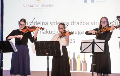 Dobrodelna dražba vin in penin za nakup dializnega aparata.