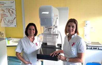 Diplomirani radiološki inženirki na mamografiji.