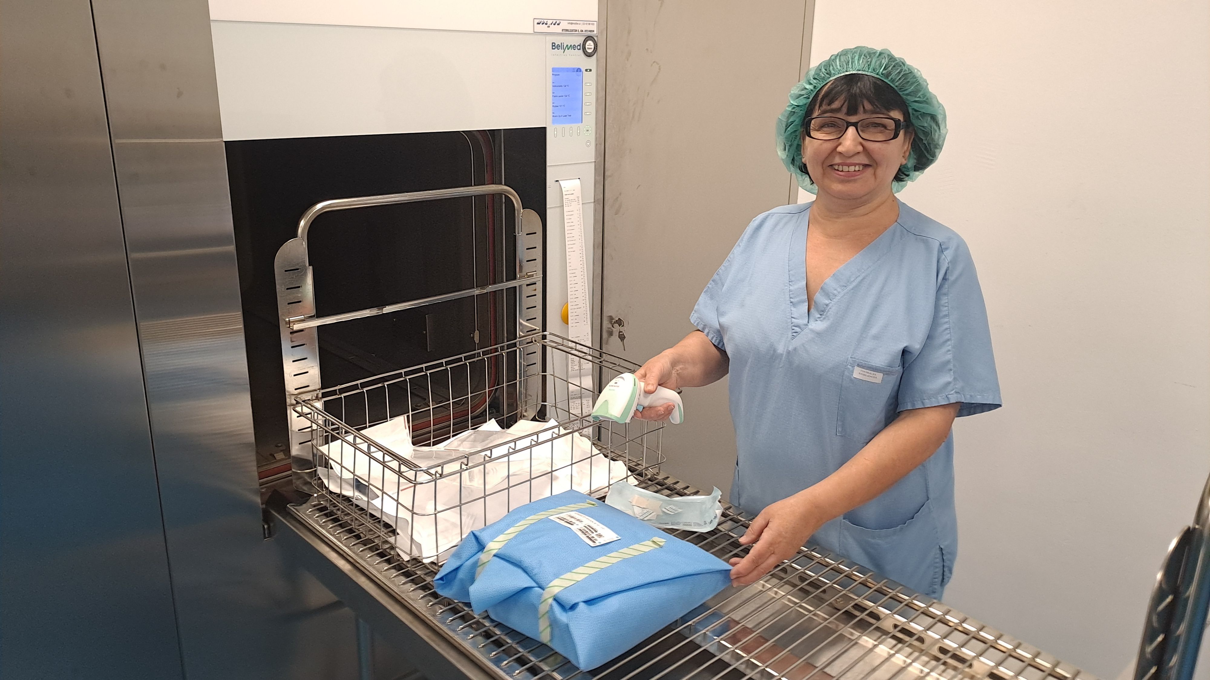 Centralna sterilizacija v &scaron;empetrski bolnii&scaron;nici.