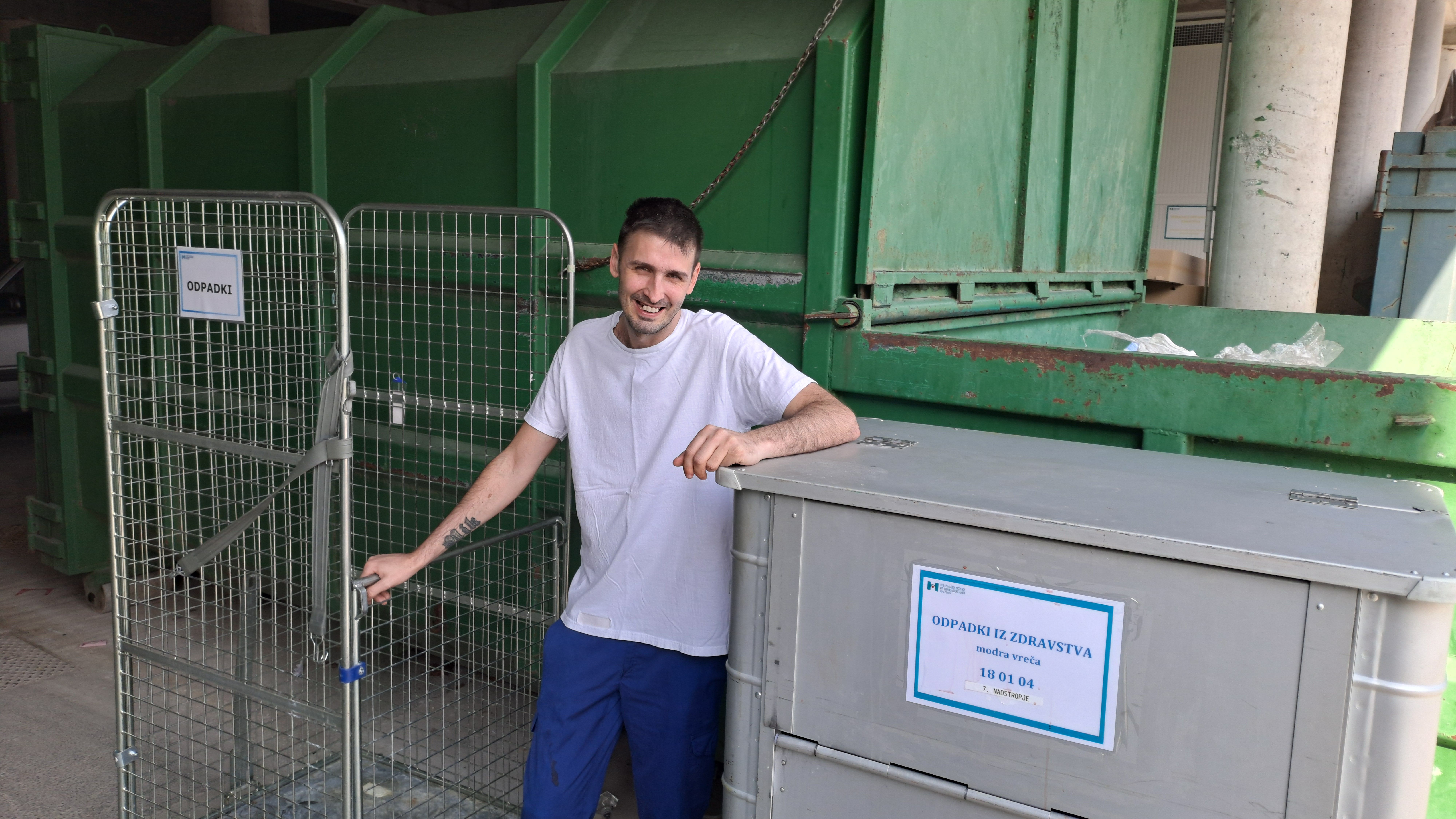 Transportna ekipa v &scaron;empetrski bolni&scaron;nici.