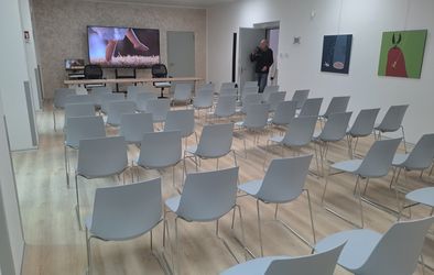 konferenčna soba v domu za zdravje žensk