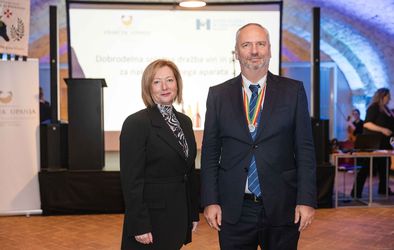 Dobrodelna dražba vin in penin za nakup dializnega aparata.