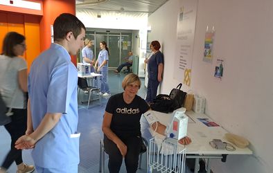Stojnice in delavnice ob mednarodnem dnevu medicinskih sester v šempetrski bolnišnici.
