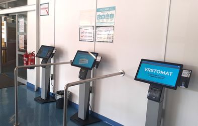 Vrstomati v novi stavbi šempetrske bolnišnice.