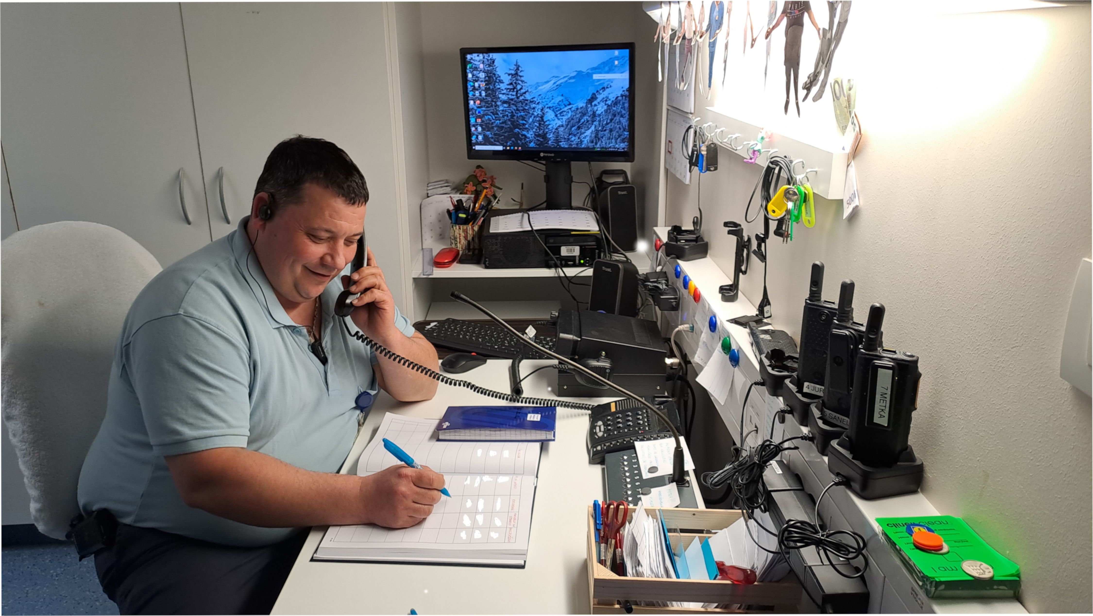 Transportna ekipa v &scaron;empetrski bolni&scaron;nici.