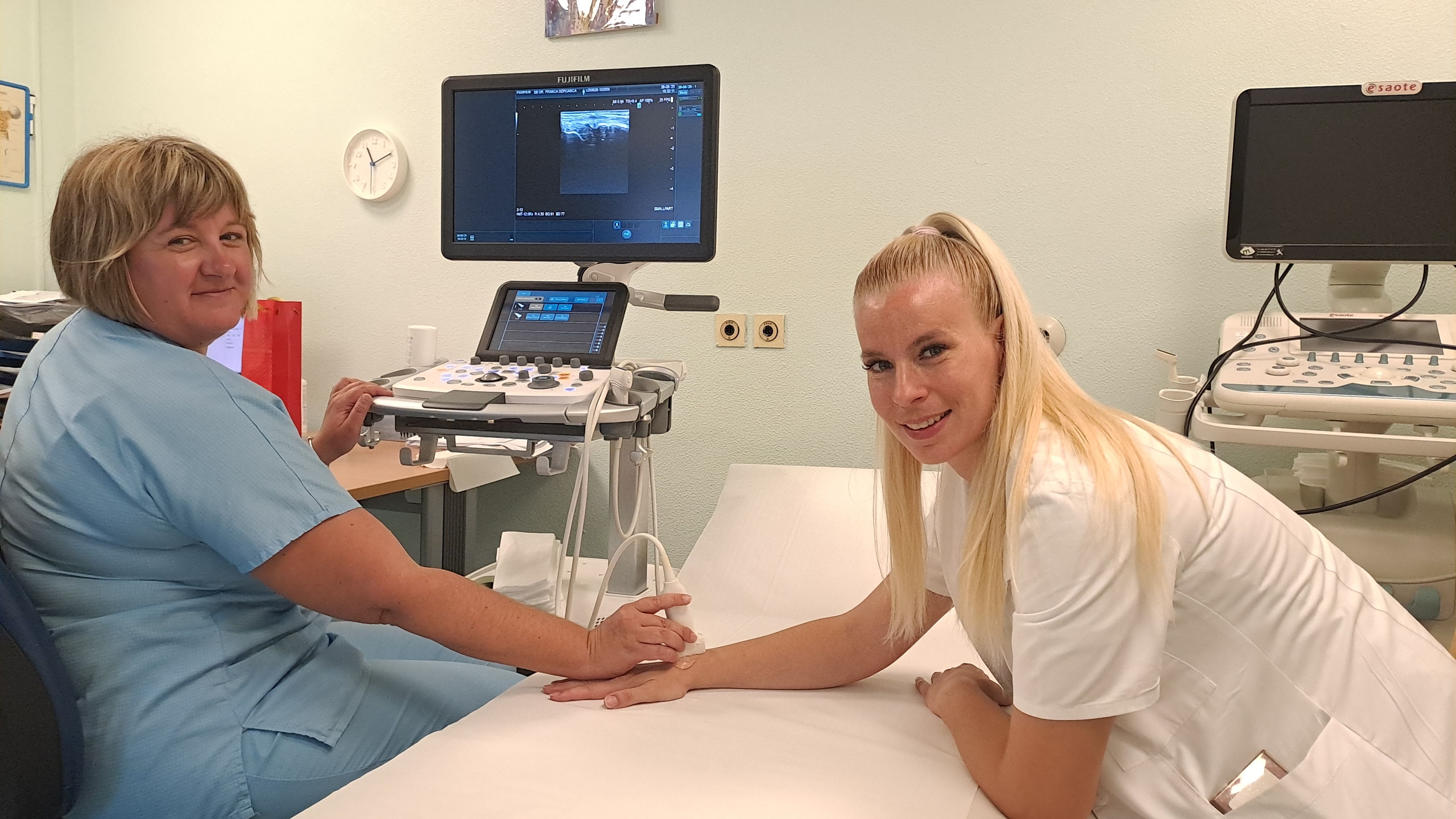 Revmatologinja Urška Komel v svoji ambulanti.