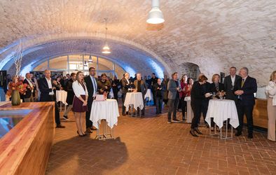 Dobrodelna dražba vin in penin za nakup dializnega aparata.