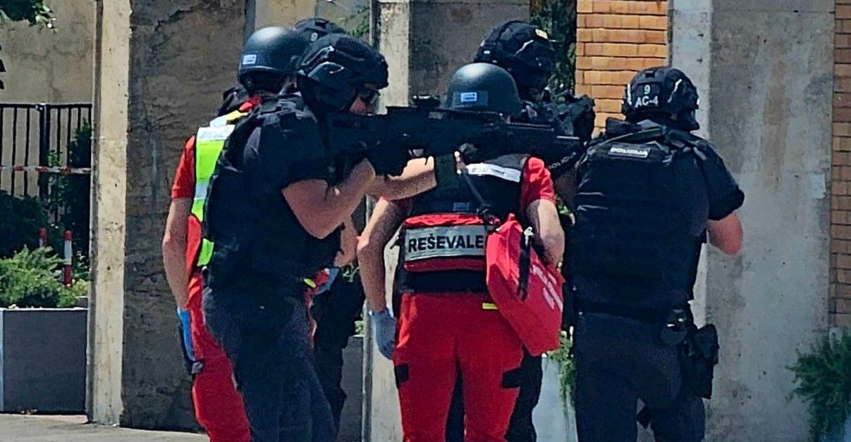 Skupna vaja SB Nova Gorica in PU Nova Gorica za ravnanje v primeru pojava življenja ogrožajočih dogodkov v zdravstveni ustanovi.