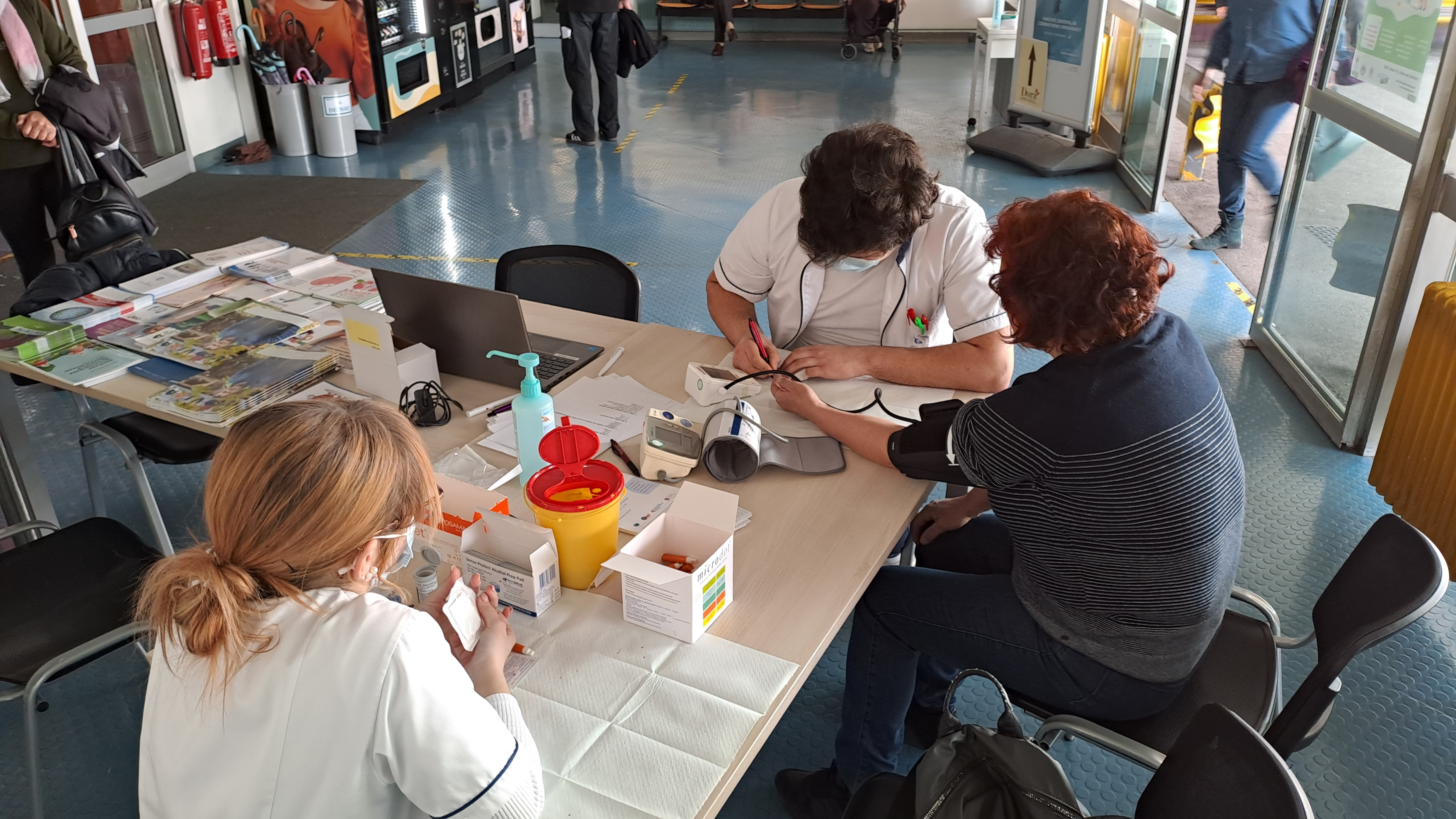 Stojnica ob svetovnem dnevu ledvic v šempetrski bolnišnici.