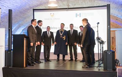 Dobrodelna dražba vin in penin za nakup dializnega aparata.