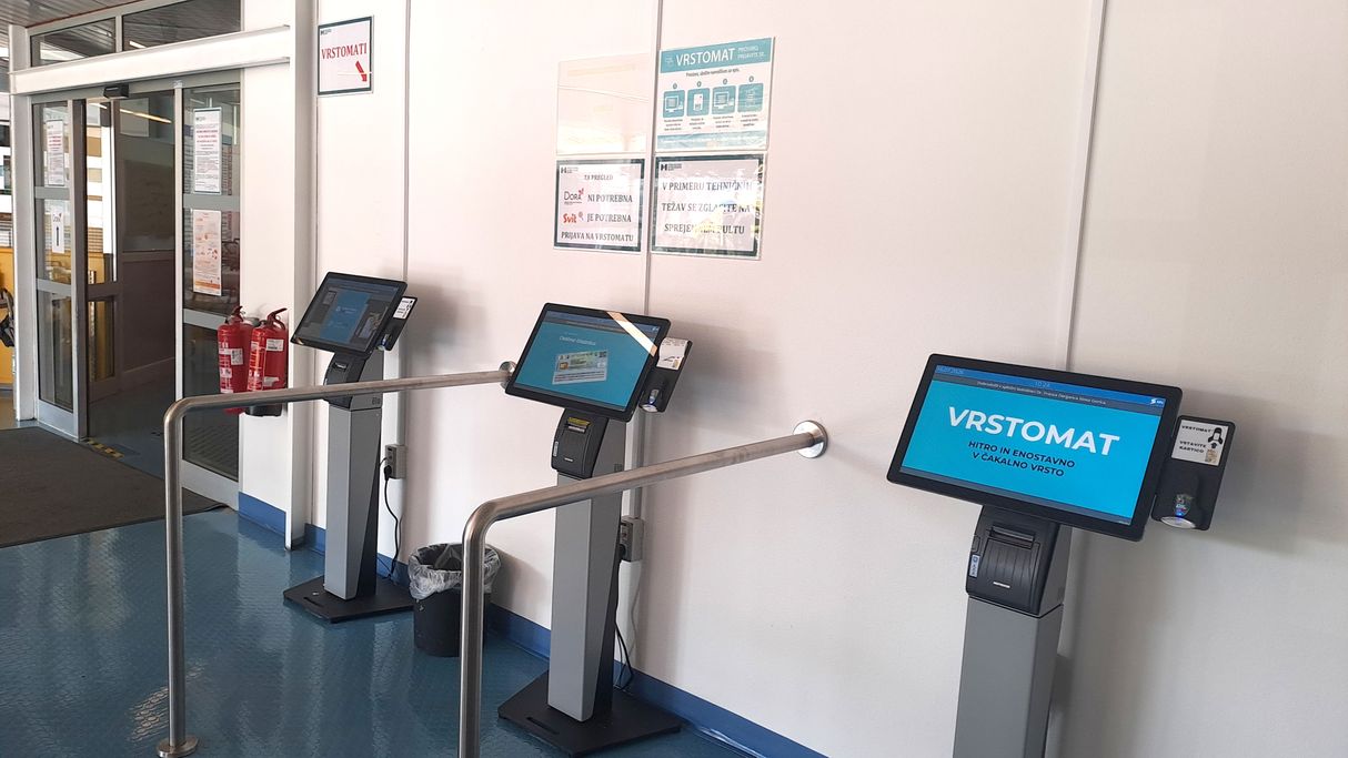 Vrstomati v novi stavbi šempetrske bolnišnice.