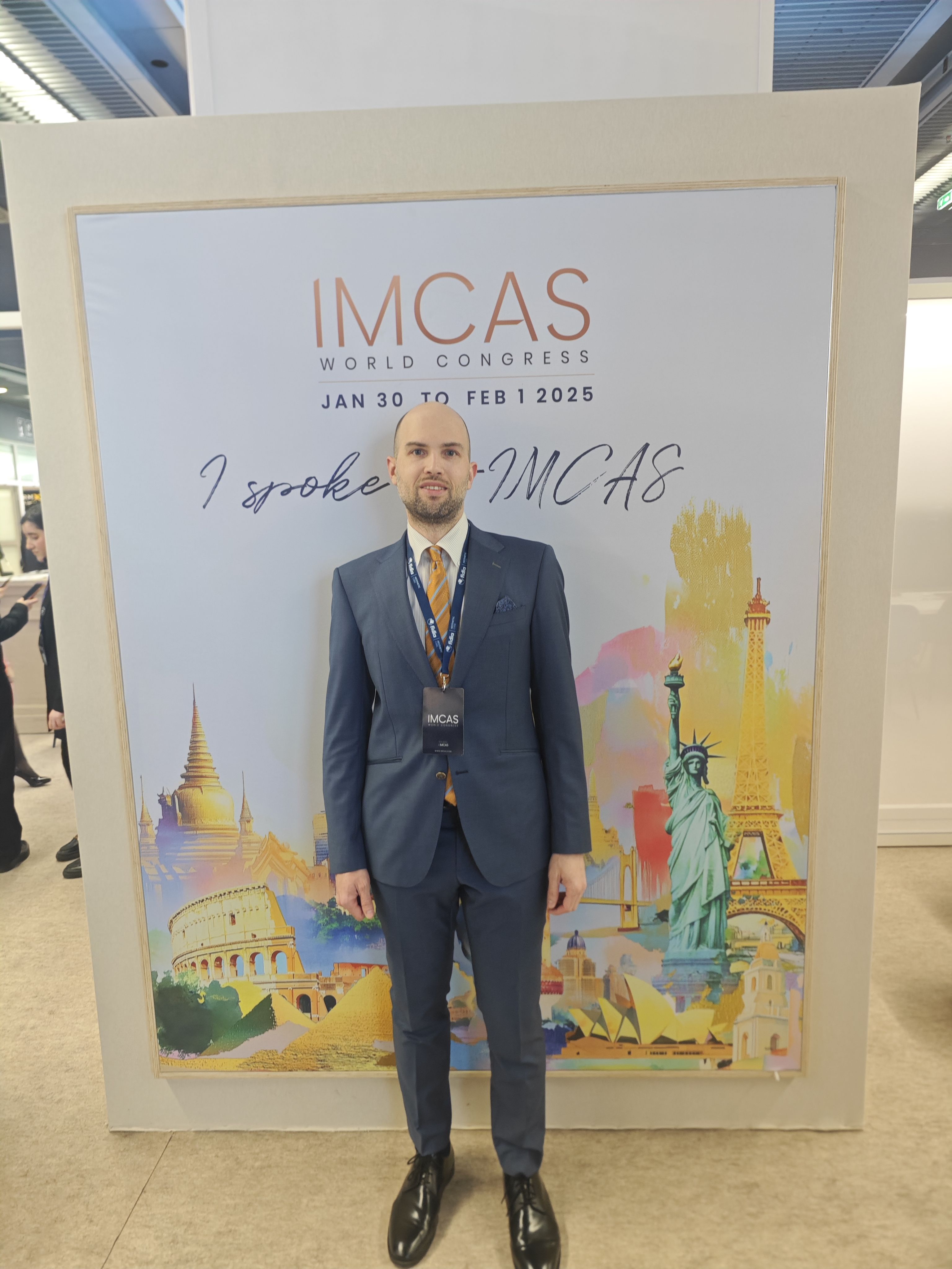 Mitja Oblak, dr. med., specialist plastične, rekonstrukcijske in estetske kirurgije na kongresu IMCAS.