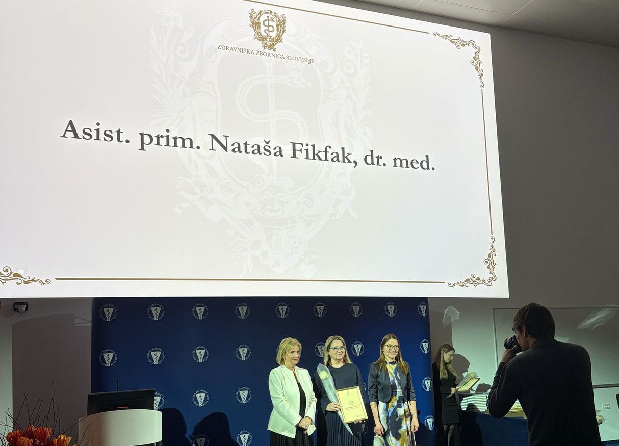 Podelitev nagrade Naj mentorica 2024 hematologinji Nataši Fikfak.