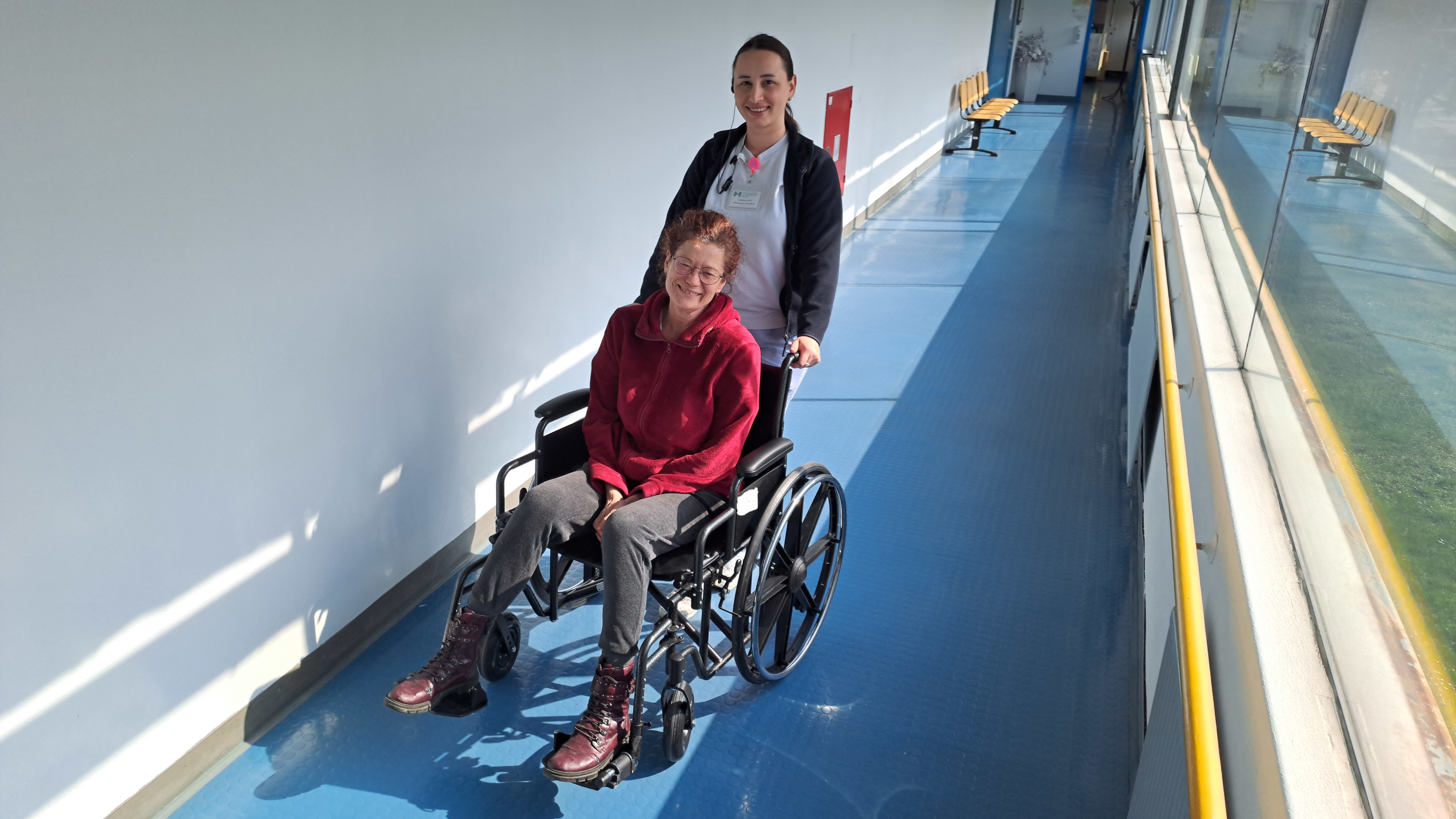 Transportna ekipa v &scaron;empetrski bolni&scaron;nici.