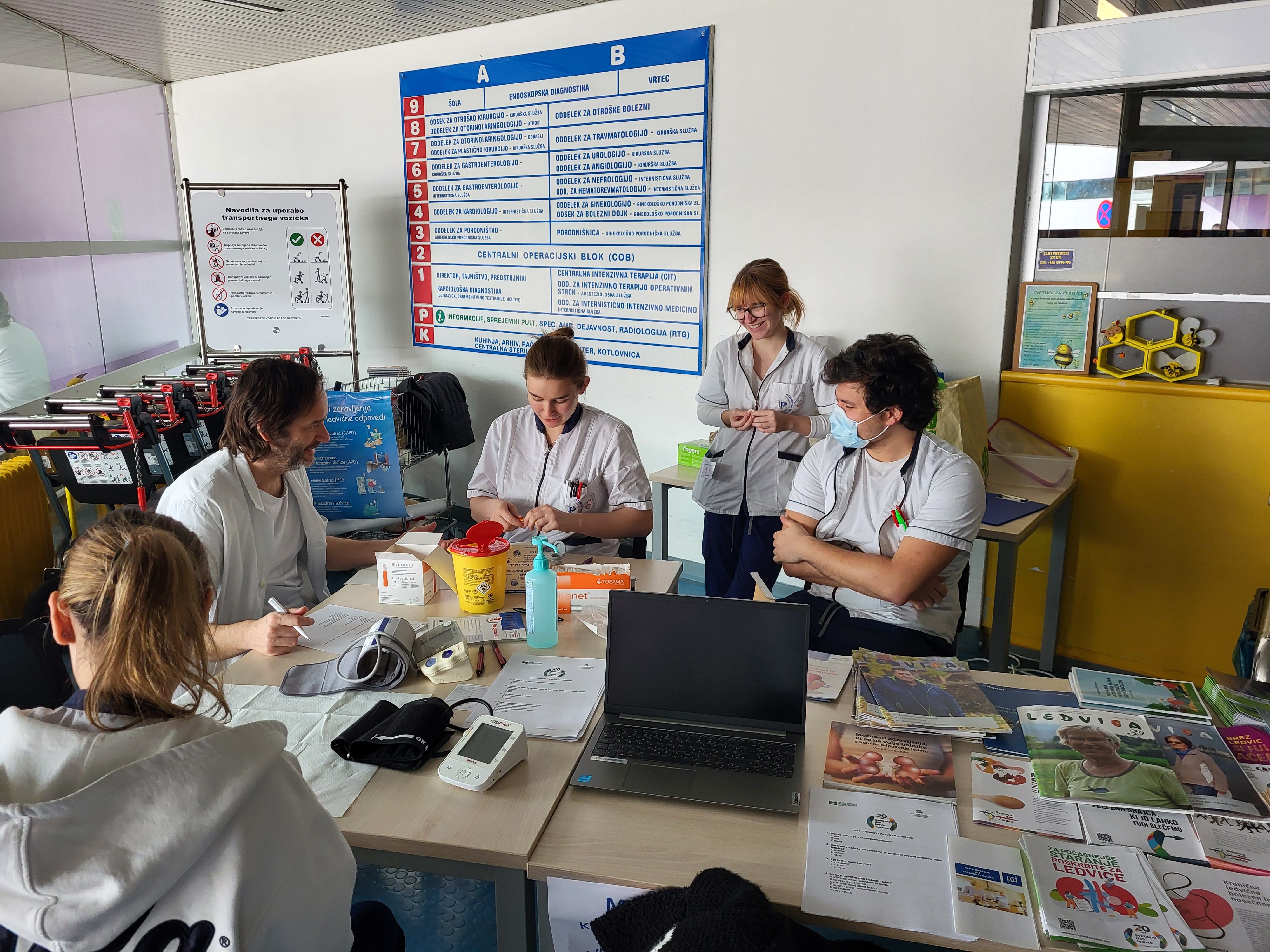 Stojnica ob svetovnem dnevu ledvic v šempetrski bolnišnici.
