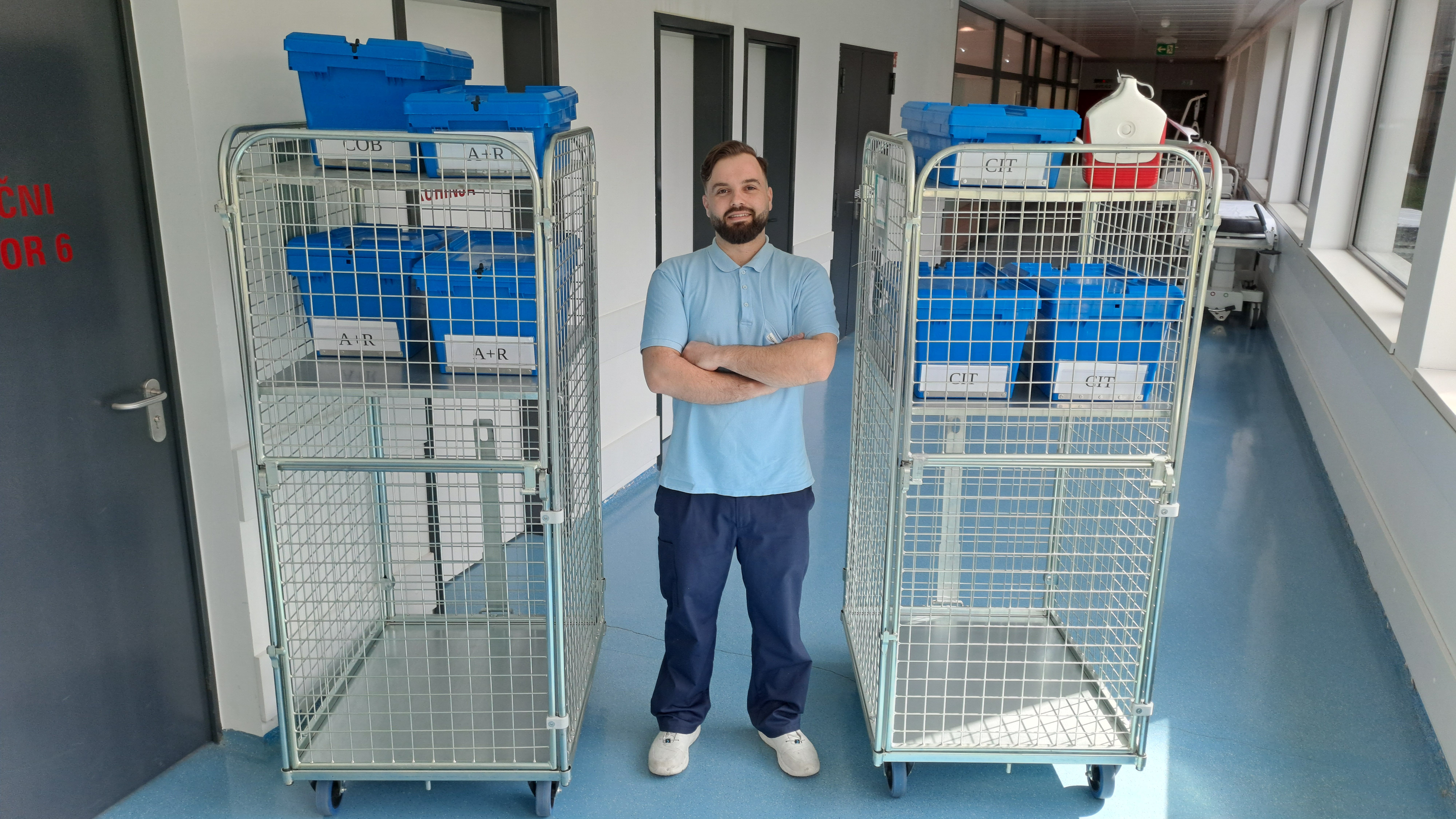 Transportna ekipa v &scaron;empetrski bolni&scaron;nici.