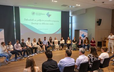 Zaključna prireditev programa Senčenje na delovnem mestu v okviru Inštituta za mladinsko politiko.