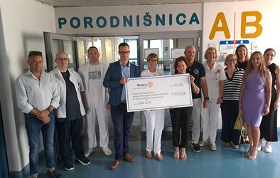 Predaja donacije Rotary kluba Nova Gorica šempetrski porodnišnici.